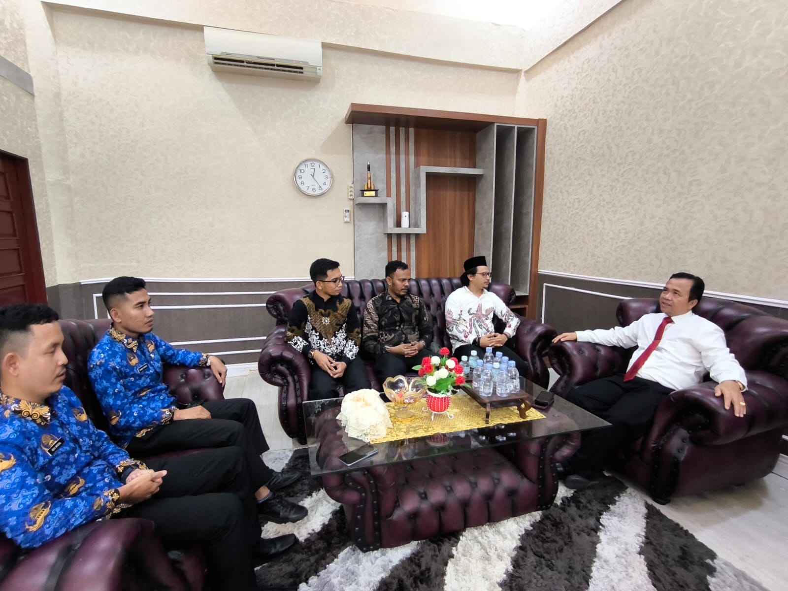 Dokumentasi Silaturrahmi dan Koordinasi Demi Menyukseskan Pemilihan Kepala Daerah (Pilkada) pada Tanggal 27 November 2024 serta Peresmian Gampong Demokrasi dan Pelantikan Forum Warga Pengawasan Partisipatif, Senin (28/10/2024).