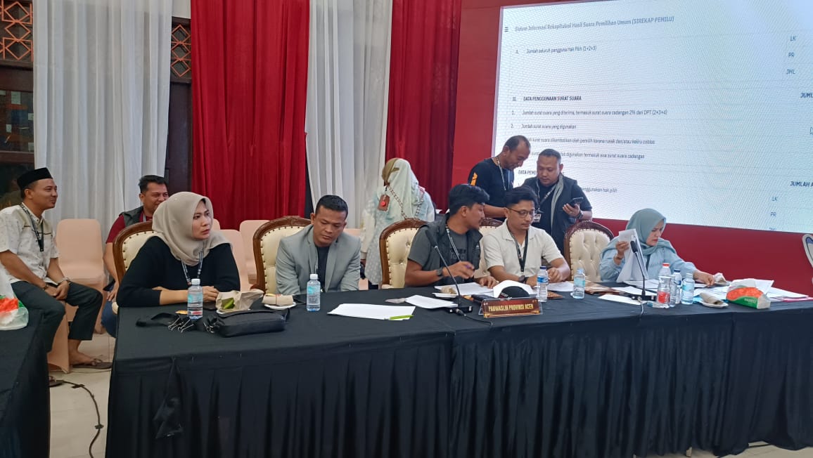 Dokumentasi Pencermatan Hasil Penghitungan Perolehan Suara Tingkat Provinsi Aceh di Asrama Haji Banda Aceh, Senin (11/03/2024).