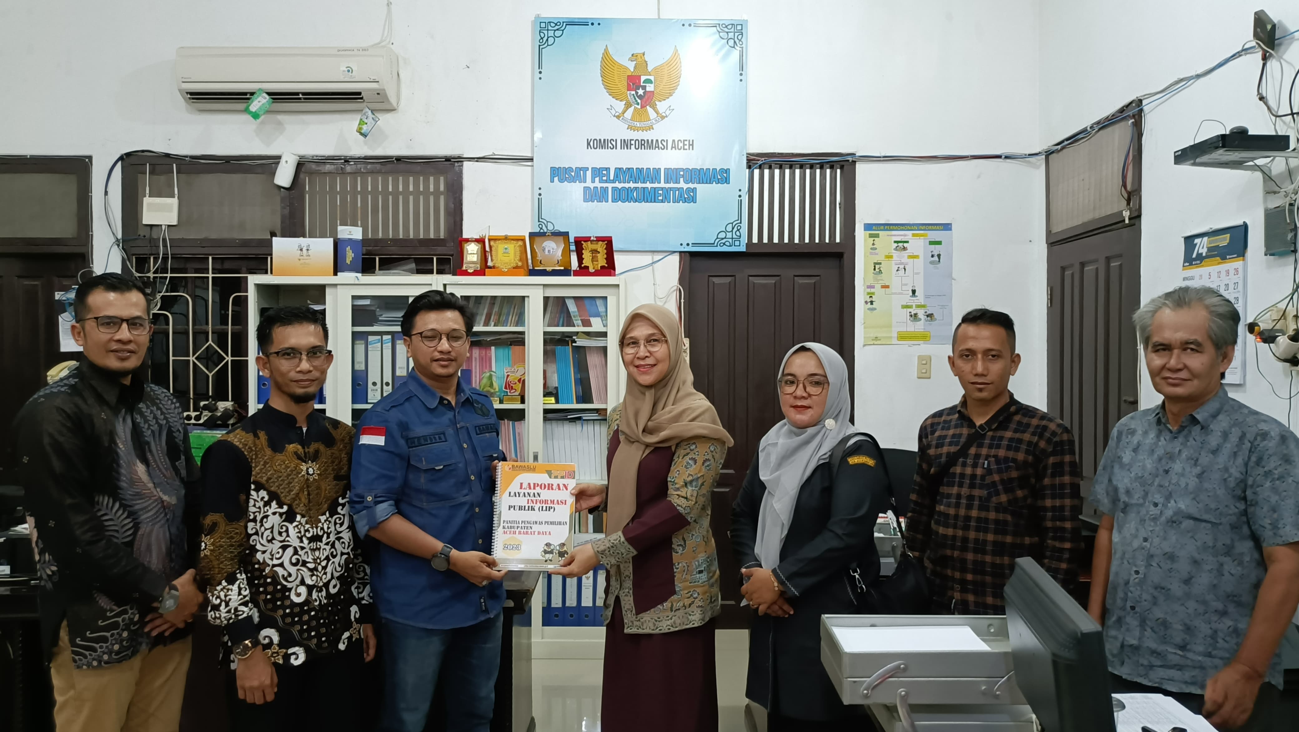 Dokumentasi Panwaslih Abdya Menyapaikan Laporan Layanan Informasi Publik Tahun 2023, Senin (20/05/2024).