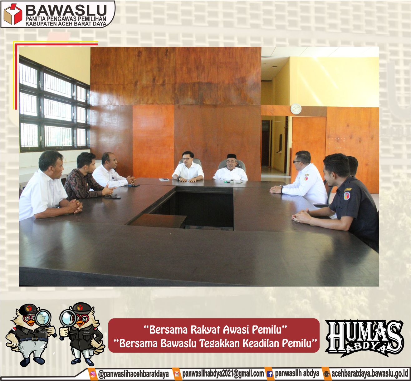 Dokumentasi Silaturrahmi Dan Audiensi Serta Memberikan Buku Tapak Sigupai Realitas Dan Fakta Pengawas Ad Hoc Pemilu Tahun 2024 Ke Badan Kesatuan Bangsa Dan Politik (Kesbangpol) Kabupaten Aceh Barat Daya, Rabu (18/06/2025).