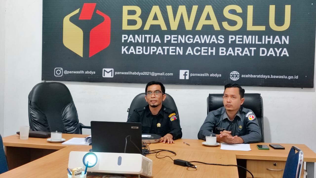 Dokumentasi Koordinator Divisi Penanganan Pelanggaran dan Penyelesaian Sengketa (PPPS) Bawaslu Kabupaten Aceh Barat Daya (Abdya), Rizwan, S.HI, menjadi pemateri dalam kegiatan Pendidikan Pengawas Partisipatif (P2P) yang dilaksanakan secara daring melalui Zoom Meeting, Senin (17/11/2025).
