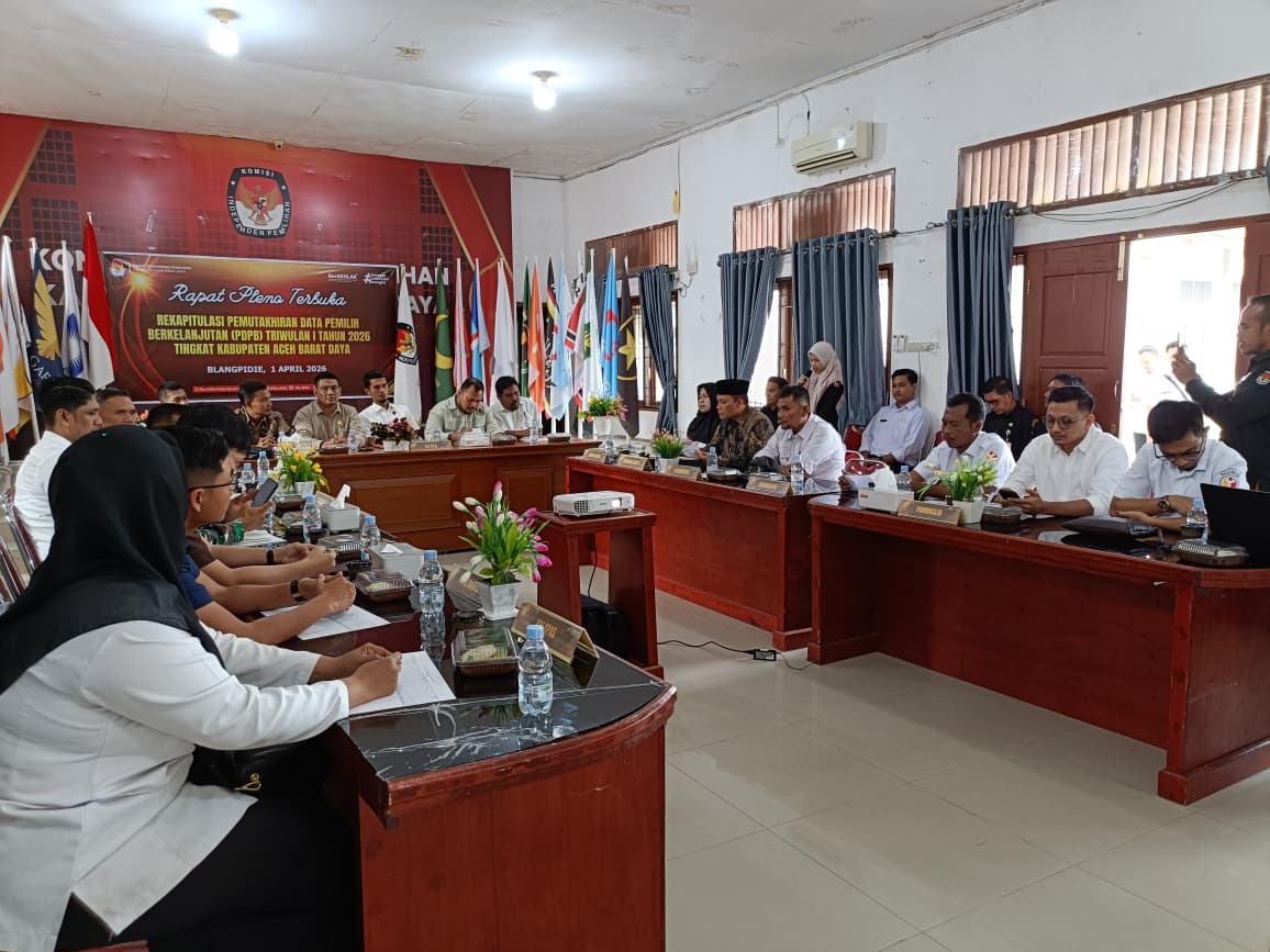 Dokumentasi Rapat Pleno Pengawasan Pemutakhiran Data Pemilih Berkelanjutan (PDPB) Triwulan I Tahun 2026 yang dilaksanakan oleh Komisi Independen Pemilihan (KIP) Kabupaten Aceh Barat Daya, pada hari Rabu (01/04/2026).