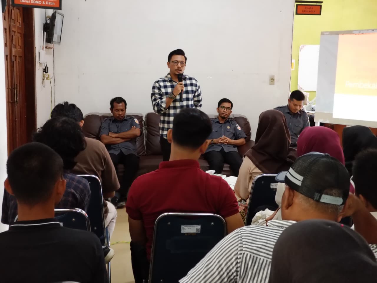 Dokumentasi Rapat Pembahasan Pengisian Post Tes dan Free Tes Di Bawaslu Abdya pada hari Selasa (15/06/2026).