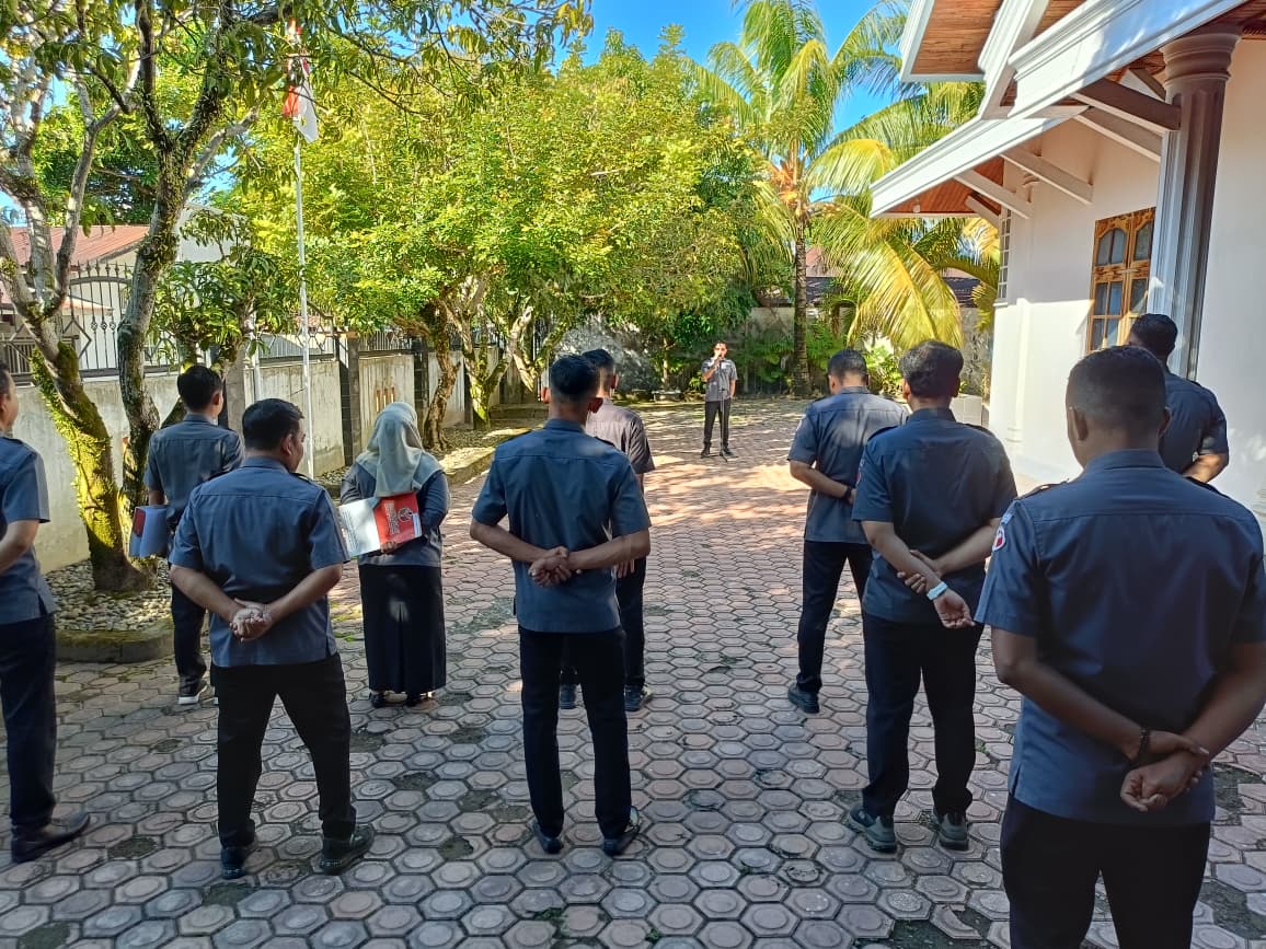 Dokumentasi Badan Pengawas Pemilihan Umum (Bawaslu) Kabupaten Aceh Barat Daya melaksanakan Apel Senin yang berlangsung di halaman Sekretariat Panwaslih Kabupaten Aceh Barat Daya, Senin (06/07/2026). 