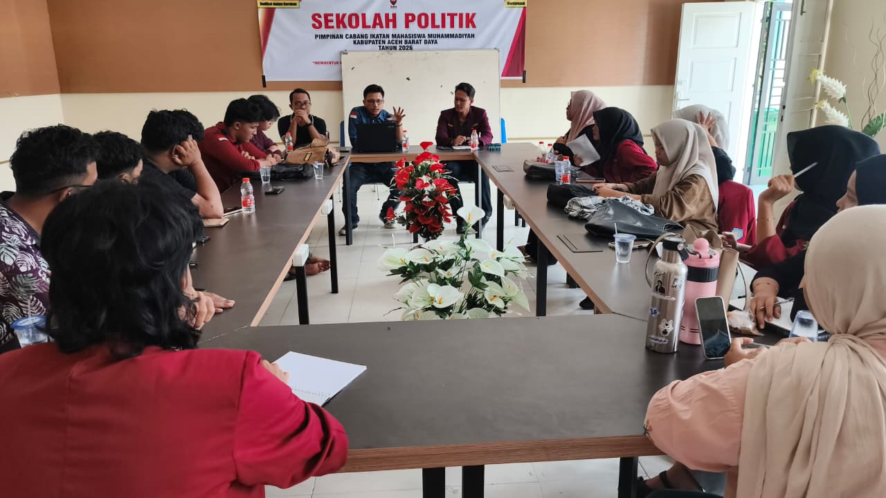 Dokumentasi Ketua Hendra Selaku Narasumber dalam Kegiatan Bertajuk "Membentuk Kesadaran Politik demi Merawat Eksistensi Pergerakan Mahasiswa" yang diselenggarakan oleh PC IMM Abdya di Kampus STKIP Muhammadiyah Abdya, Sabtu (25/07/2026).