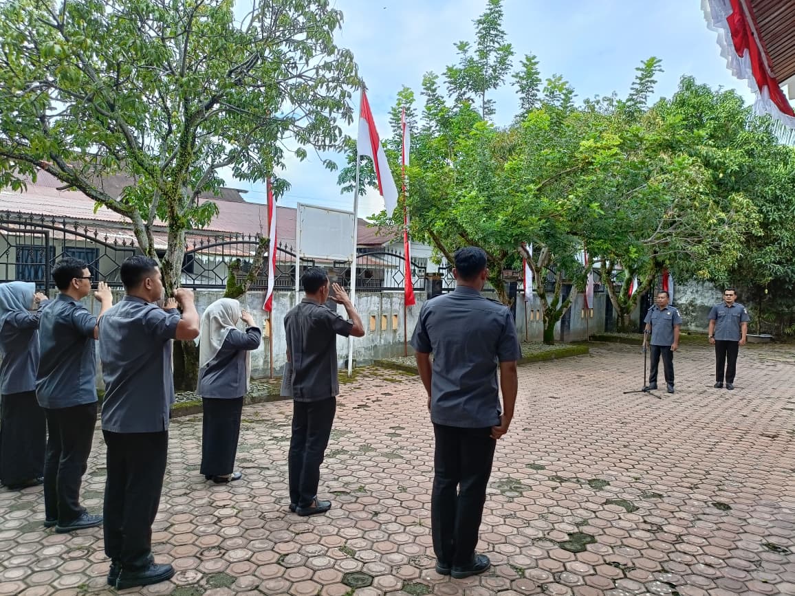 Dokumentasi Pelaksanaan Apel Senin di Lingkungan Sekretariat Bawaslu Kabupaten Aceh Barat Daya, Senin (24/08/2026).