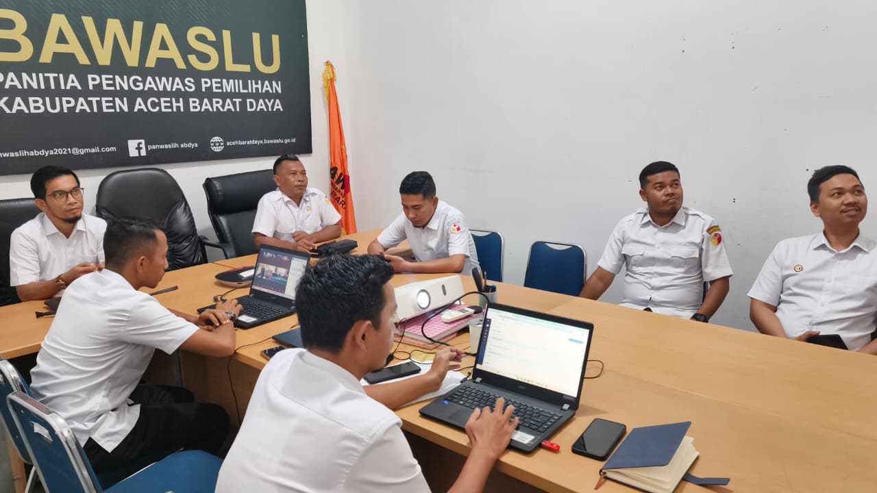 Dokumentasi rapat Evaluasi Penyusunan Indikator Kinerja Utama (IKU) yang diselenggarakan oleh Bawaslu Provinsi Aceh melalui Zoom Meeting, Rabu, (12/08/2026).