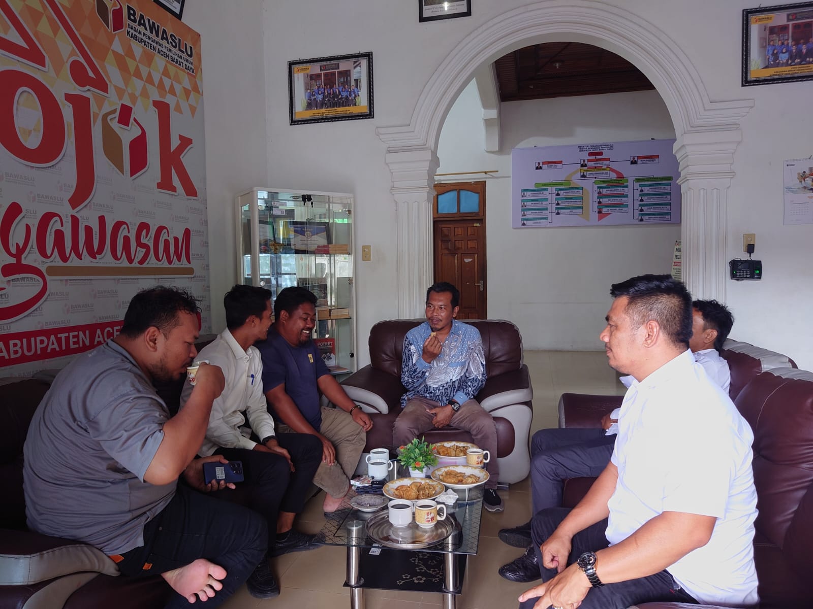 Dokumentasi Kunjungan Ketua KIP Aceh Barat Daya, Iswandi, bersama Anggota KIP Aceh Barat Daya pada Senin, (14/09/2026).