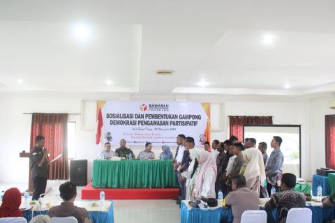 Dokumentasi Sosialisasi dan Pembentukan Gampong Demokrasi Pengawasan Partisipatif di Hotel Loser Blangpidie.