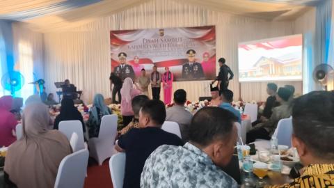 Dokumentasi Koordinator Divisi Penanganan Pelanggaran dan Penyelesaian Sengketa Badan Pengawas Pemilihan Umum (Bawaslu) Kabupaten Aceh Barat Daya, Herri Suherman, menghadiri acara lepas sambut Kepala Kepolisian Resor (Kapolres) Aceh Barat Daya yang diselenggarakan di Mapolres Aceh Barat Daya, Jumat (17/07/2026).