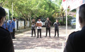 Dokumentasi Pelaksanaan Upacara Peringatan Hari Sumpah Pemuda Yang Ke 96 Tahun di Halaman Sekretariat Bawaslu Kabupaten Aceh Barat Daya, Senin (28/10/2024).