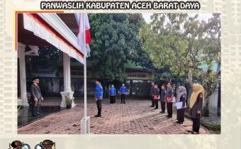 Upacara HUT Kemerdekaan Republik Indonesia ke-79 di Bawaslu Kabupaten Aceh Barat Daya, Sabtu (17/08/2024).