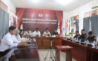 Dokumentasi Badan Pengawas Pemilihan Umum (Bawaslu) Kabupaten Aceh Barat Daya (Abdya) melakukan kunjungan audiensi ke Kantor Komisi Independen Pemilihan (KIP) Aceh Barat Daya pada Senin (24/11/2025).