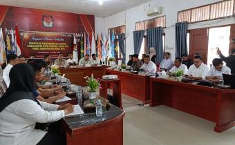 Dokumentasi Rapat Pleno Pengawasan Pemutakhiran Data Pemilih Berkelanjutan (PDPB) Triwulan I Tahun 2026 yang dilaksanakan oleh Komisi Independen Pemilihan (KIP) Kabupaten Aceh Barat Daya, pada hari Rabu (01/04/2026).