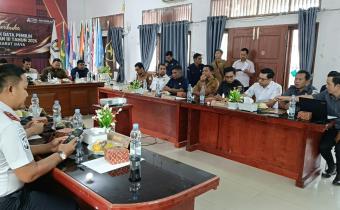 Dokumentasi Rapat Pleno Pemutakhiran Data Pemilih Berkelanjutan (PDPB) yang dilaksanakan oleh Komisi Independen Pemilihan (KIP) Kabupaten Aceh Barat Daya, Selasa (29/9/2026).
