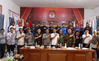 Dokumentasi Forum Konsultasi Publik (FKP) Tahun 2026 dalam rangka peninjauan ulang standar pelayanan di Komisi Independen Pemilihan (KIP) Kabupaten Aceh Barat Daya, Kamis (27/08/2026).