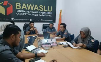Dokumentasi Rapat Internal Terkait MoU serta persiapan pengawasan Rapat Pleno Pemutakhiran Data Pemilih Berkelanjutan (PDPB) Triwulan III Tahun 2026, Senin (28/09/2026).